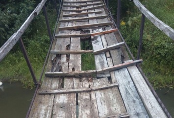 Районные власти обещают отремонтировать ведущий к школе аварийный мост в алтайском селе