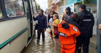 В Анапе с подтопленных территорий эвакуировано более 450 человек