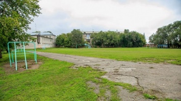 В Барнауле выделят дополнительные средства на ремонт школьного стадиона