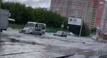 Власти Барнаула прокомментировали потоп на улицах города после обильных дождей