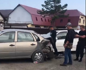 Пьяный барнаулец на Mazda смял несколько авто на парковке возле здания ГИБДД