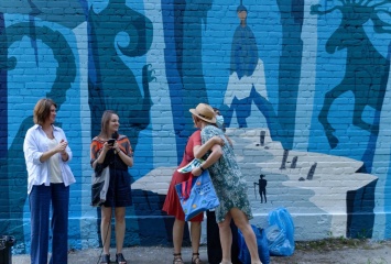 В Новосибирске решат судьбу граффити с алтайской принцессой Укока после скандала с виселицей
