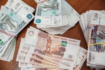 Лжесотрудница банка украла у жительницы Тайги около миллиона рублей
