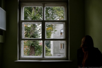 В Калининграде 79-летний постоялец пансионата погиб, выпав из окна