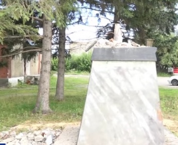 «Осталась одна голова»: в алтайском селе разрушили памятник Ленину