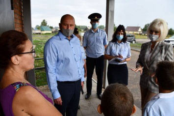 Полицейские и общественники помогут кузбасским семьям с материальными трудностями собрать детей в школу