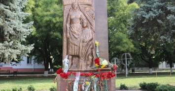 Памятник труженикам тыла и детям войны открыли в Тбилисском районе