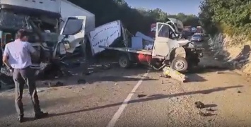 Под Новороссийском произошло смертельное ДТП с двумя грузовиками