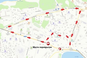 Из-за провала на Калининградском проспекте в Светлогорске транспорт пустили в объезд (схема)