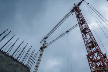 Кузбасские строители рисковали жизнью на опасном башенном кране