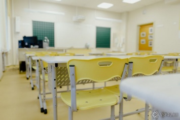Власти Кайтагского района сообщили об увольнении требовавшего носить косынки замдиректора школы