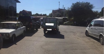 В Сочи водитель фургона сбил перебегавшую дорогу 11-летнюю девочку
