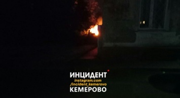 Кемеровчане пожаловались на огонь за гаражами