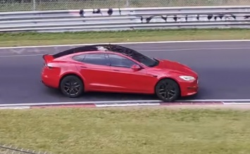 Tesla Model S побила рекорд Posche Taycan на Нюрбургринге