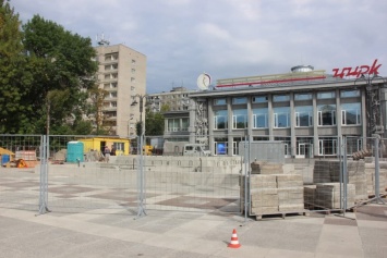 Сроки реконструкции фонтана "Одуванчик" вновь сорваны