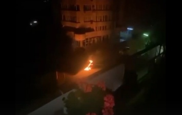 В Сочи на видео сожгли иномарку из-за неправильной парковки