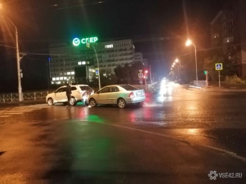 Кемеровский водитель попал в аварию из-за соблюдения ПДД
