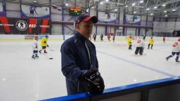 Глава Петропавловска побывал на тренировке школьников городского хоккейного клуба «Кречет»