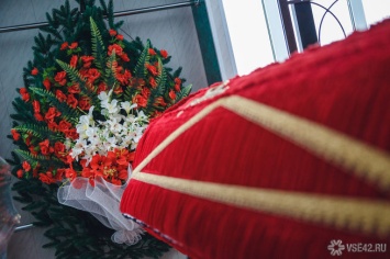 Активисты из Улан-Удэ устроили публичные "похороны" выборов