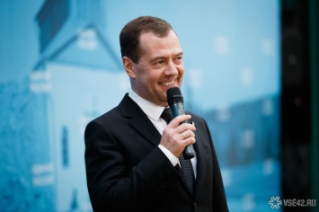 Медведев допустил запрет деятельности иностранных соцсетей в России