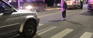 В Калуге пьяный водитель автомобиля "Mitsubishi Sport" наехал на двух девушек