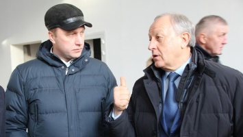 Из бюджета выделили 290 млн рублей на повышение зарплат саратовских чиновников