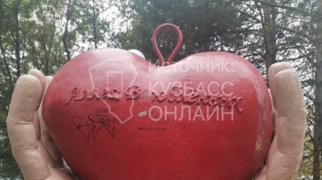 Вандалы испортили арт-объект в Кемерове ругательством из трех букв