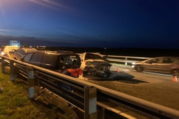 На Приморском кольце произошло ДТП с 3 автомобилями, пострадали двое водителей (фото)