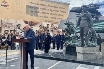 В Новороссийске по поручению губернатора установили памятник Герою Советского Союза майору Цезарю Львовичу Куникову