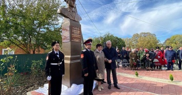 Памятник Герою России Валерию Очеретному открыли в Курганинске