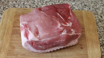 На саратовский мясокомбинат завезли белгородскую свинину с АЧС