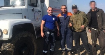 В Краснодарском крае спасатели вывели из леса двух заблудившихся мужчин
