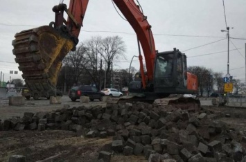 В Калининграде намерены постепенно убрать с дорог всю брусчатку