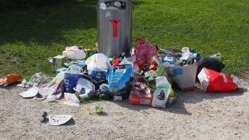 Улицы Ялты усеяны мелким мусором