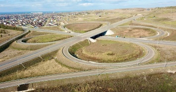 На новой трассе от Краснодара к Крымскому мосту построят 10 развязок и около 50 мостов