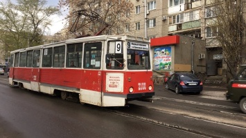 В Саратове школьницу с проездным билетом высадили из трамвая