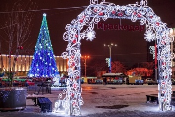 «Теплые и белые»: в мэрии Краснодара определили тона для новогоднего украшения улиц