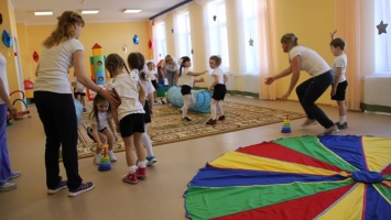 Саратовские школы начнут объединять с детскими садами