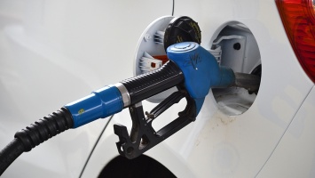 Цена бензина в Саратове остается выше средней по ПФО