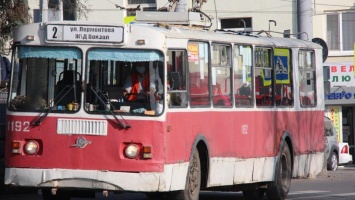 Ремонт теплосети в центре Саратова остановил движение троллейбусов