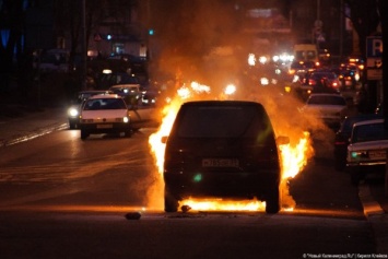 За сутки в Калининграде загорелись три авто, одно из них - на трассе