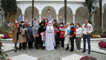 Ко Дню народного единства в Ялте высадили розарий дружбы из 500 кустов