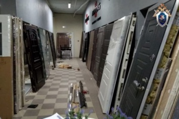 50-летнего финдиректора магазина судят за дверь, упавшую на 3-летнюю девочку