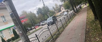 На двух перекрестках Калуги установили ограждения для пешеходов