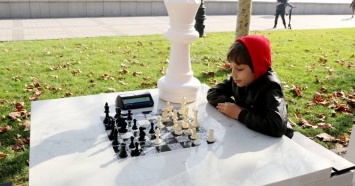 На набережной Новороссийска установили шахматные доски