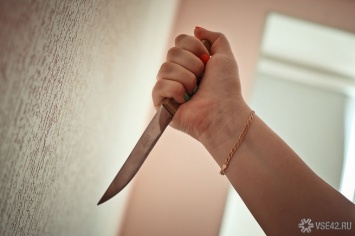 Женщина ударила собутыльника ножом в горло в Ульяновской области