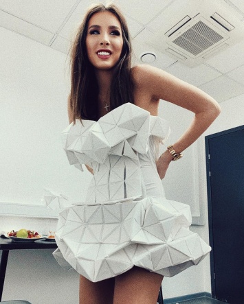 "В технике оригами": Кети Топурия удивила фанатов новым платьем