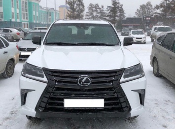 Неизвестные угнали Lexus с подземной парковки в кемеровской Лесной Поляне