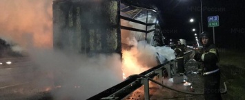Грузовик сгорел на Киевской трассе
