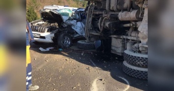 Внедорожник всмятку: в Краснодарском крае в жестком ДТП с КамАЗом погиб водитель Toyota Land Cruiser